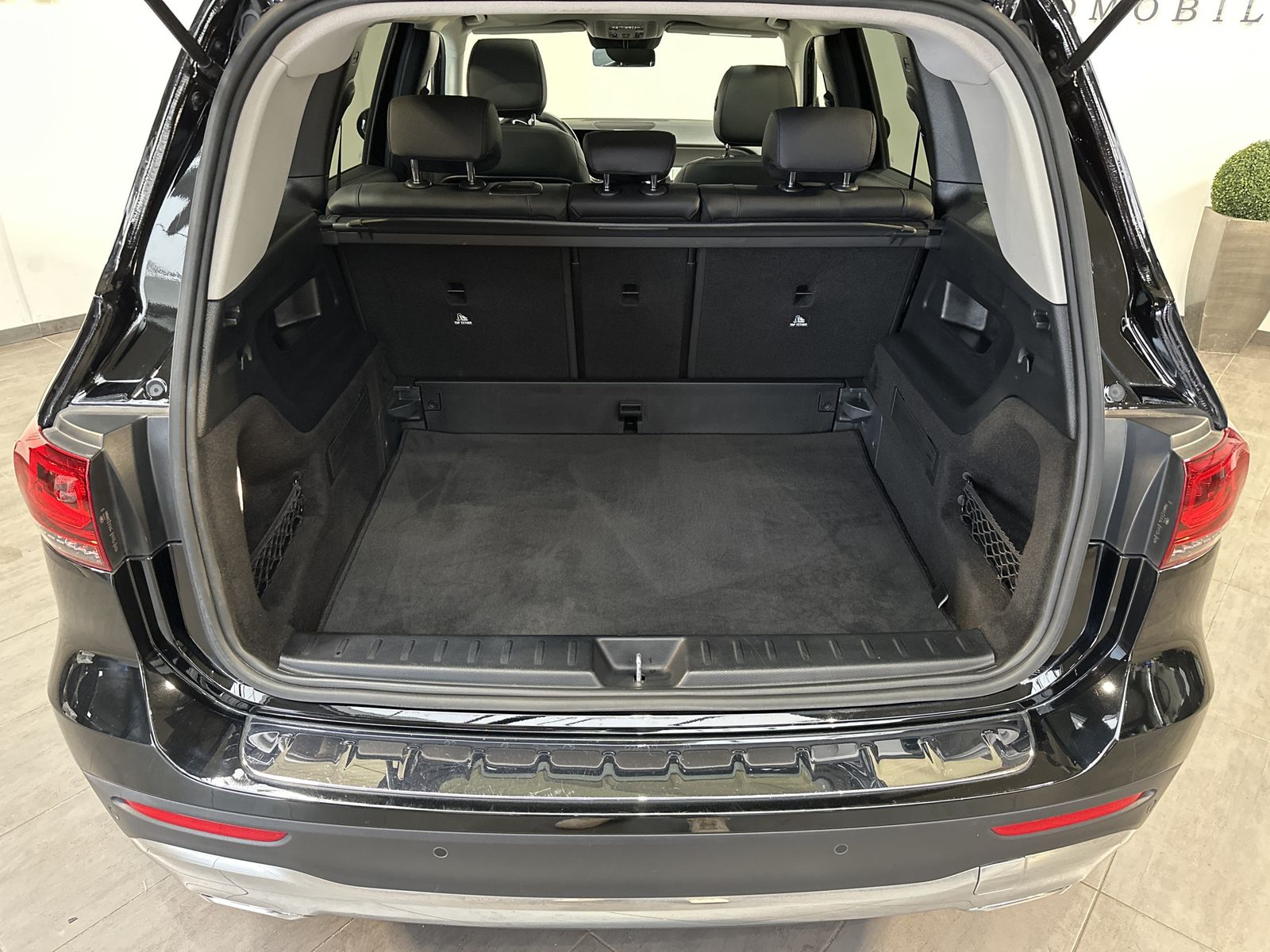 Fahrzeugabbildung Mercedes-Benz GLB 220d 4Matic AMG-Line NAV+LED+PANO+18ZO+360°