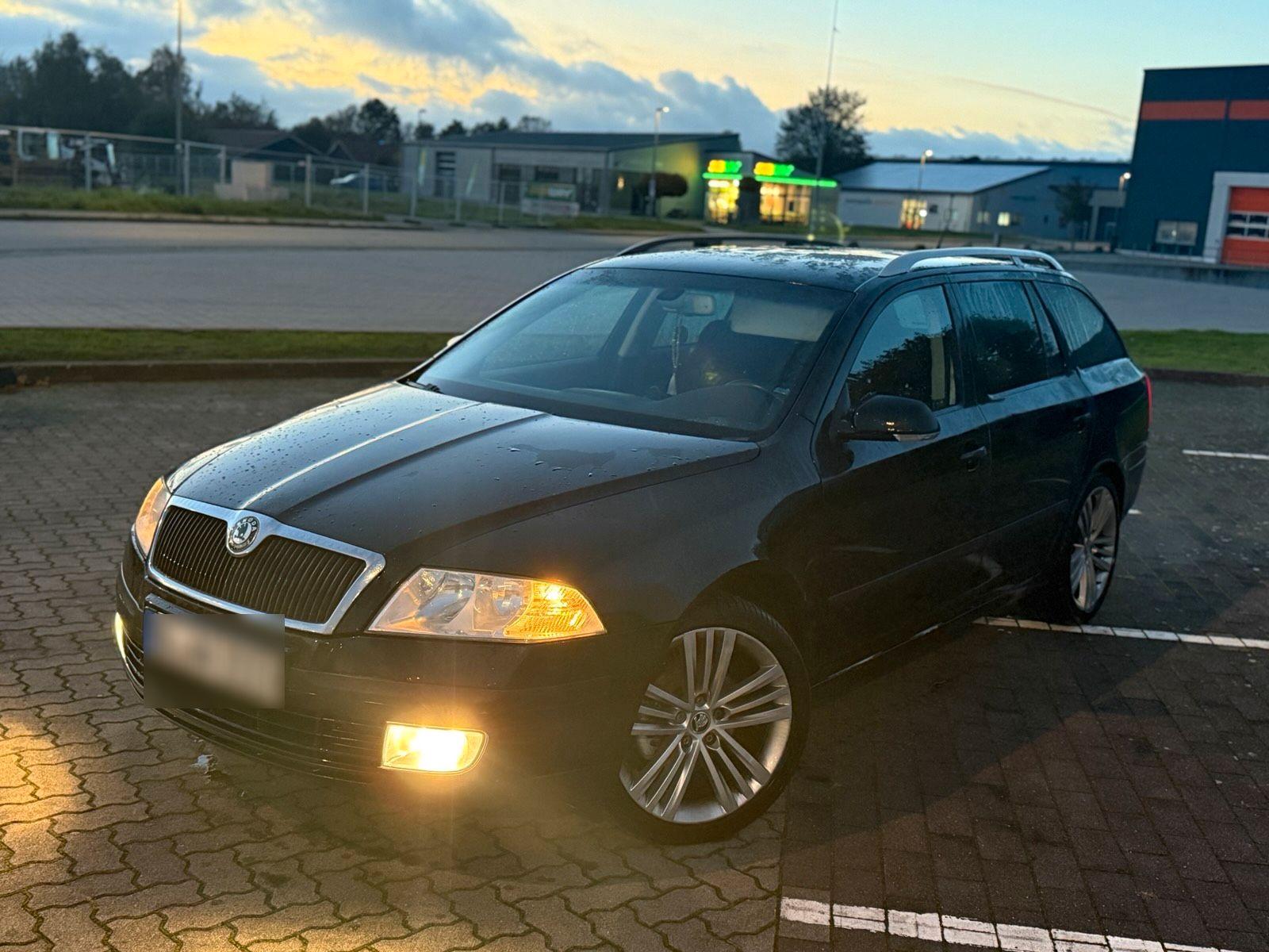 Skoda Octavia 2009 — салон