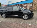 Peugeot 5008 BlueHDi 1.5 *Cam.*Key-less*CarPlay*7Sitze - Peugeot 5008 Gebrauchtwagen in Hamburg