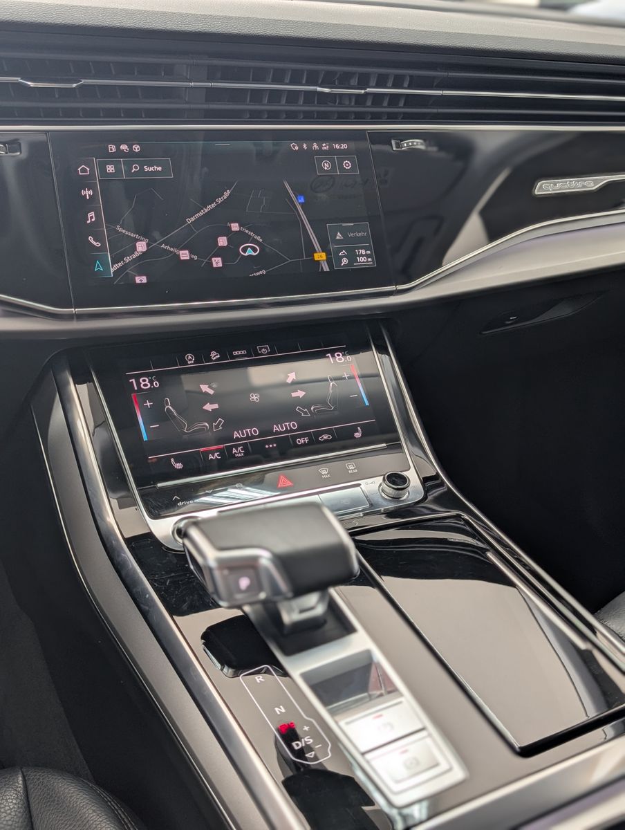 Fahrzeugabbildung Audi Q8 45 TDI Quattro S-line HD-MATRIX AHK LUFT 21"