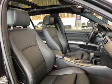 BMW Touring 330d xDrive *PANO*NAVI*PDC*SZHZ*LEDER*