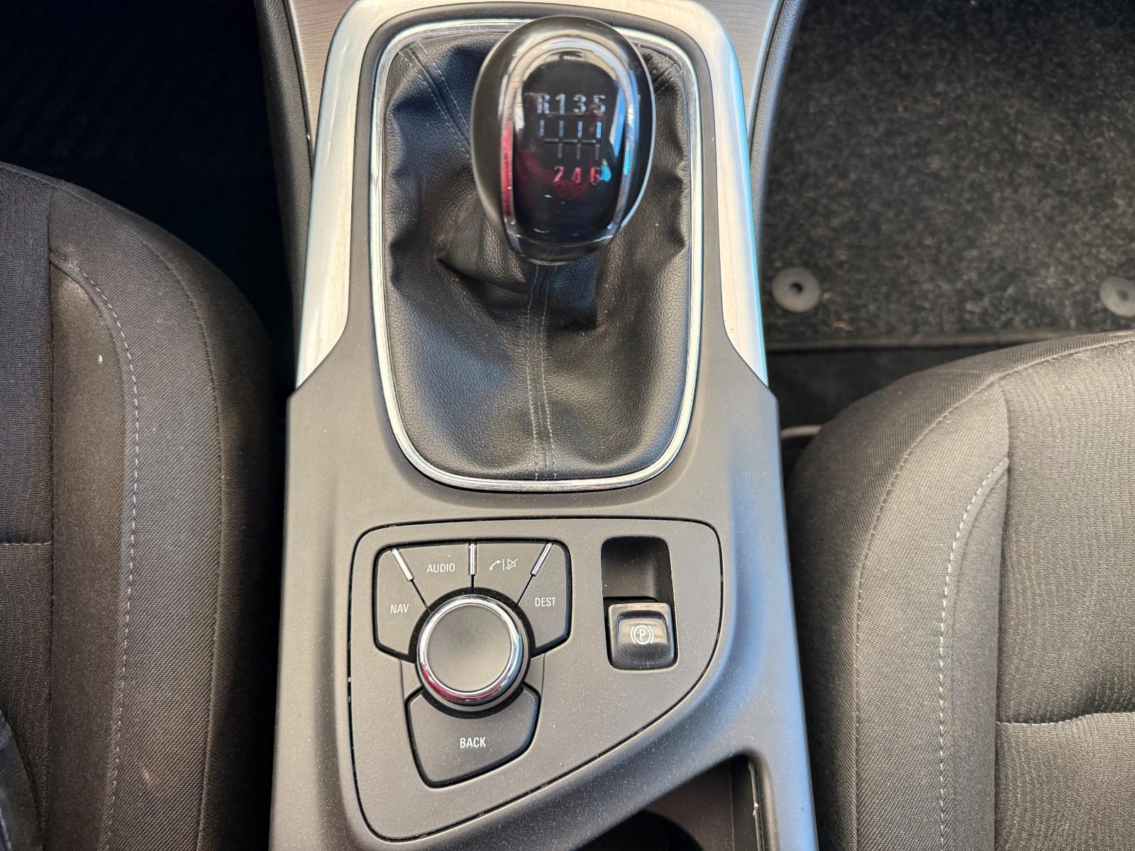 Opel Insignia 2011 — photo 15