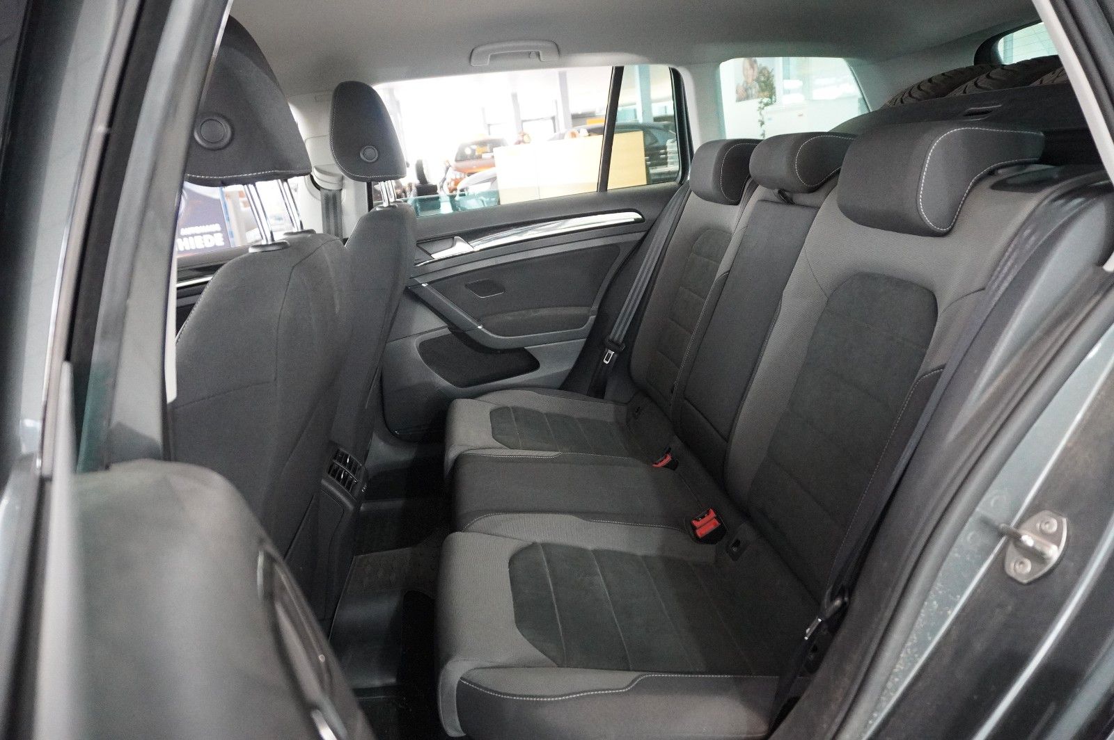 Fahrzeugabbildung Volkswagen Golf VII VARI. 1.5 TSI HIGHLINE NAVI/SPORT/AHK