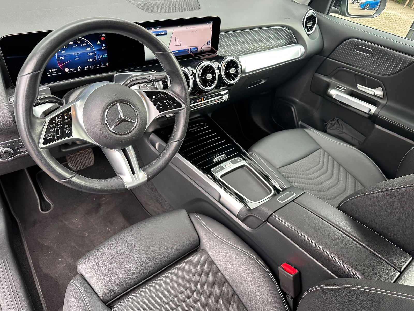 Fahrzeugabbildung Mercedes-Benz GLB 200 d Progressive Advanced NAV+LED+AHK