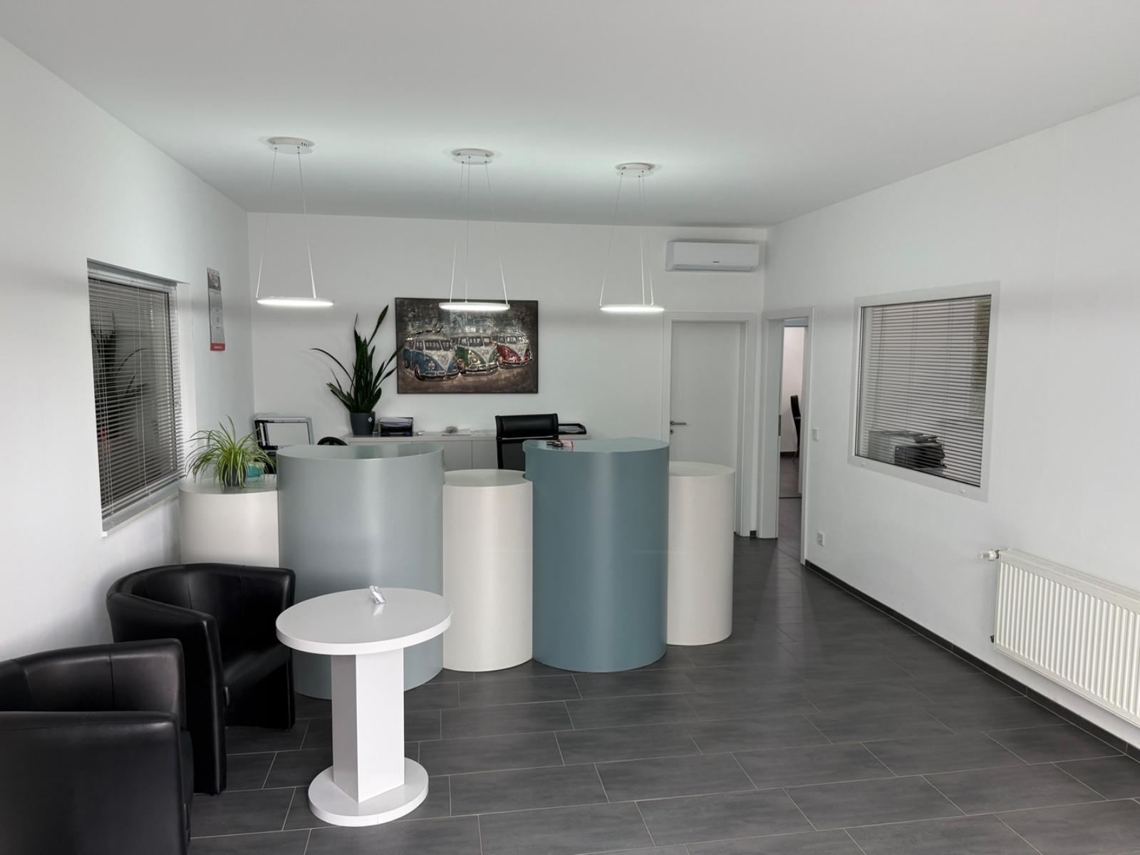 showroom-image-top