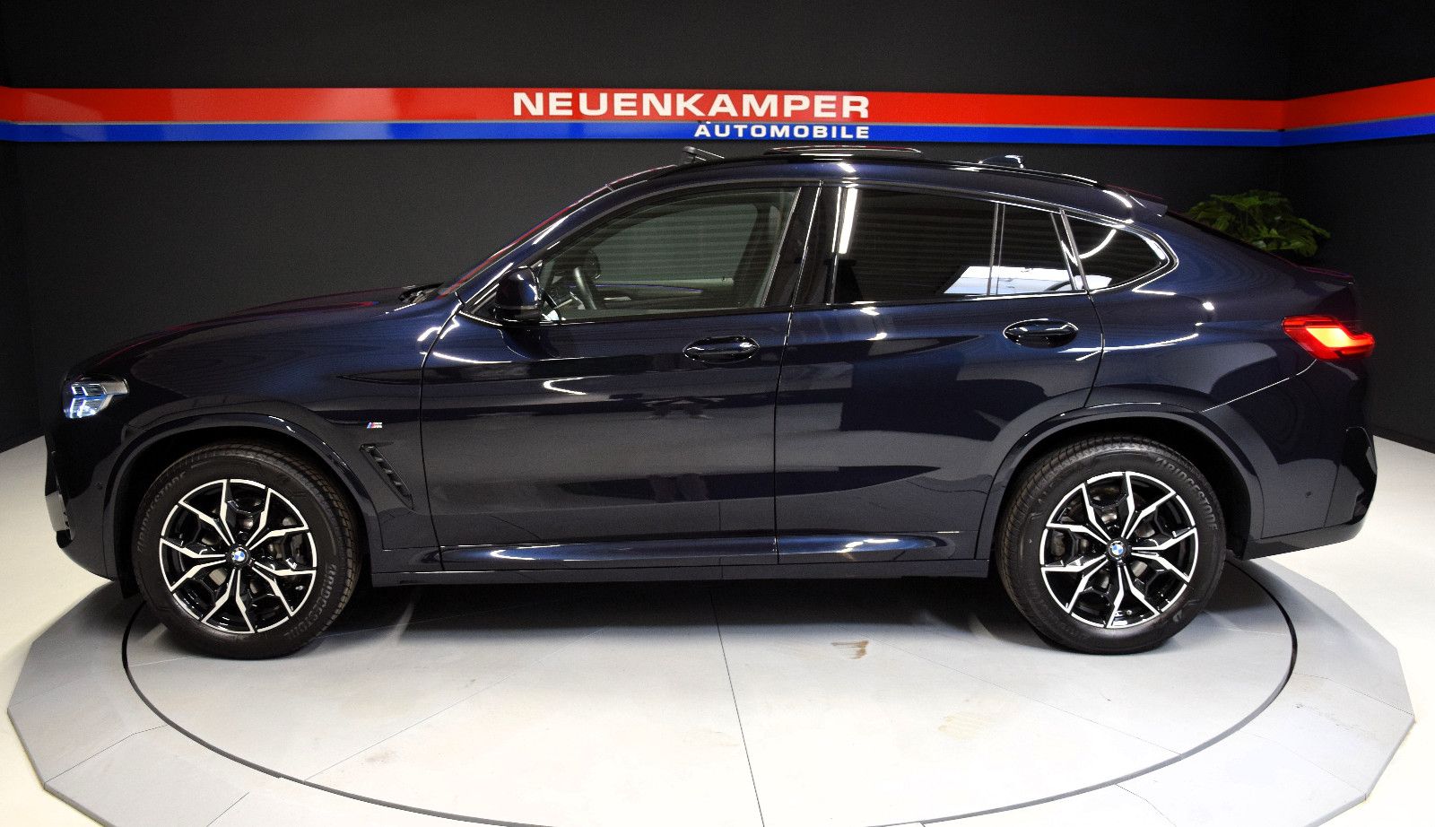 Fahrzeugabbildung BMW X4 xDrive 30 i M Sport ACC Pano Leder Laser ACC