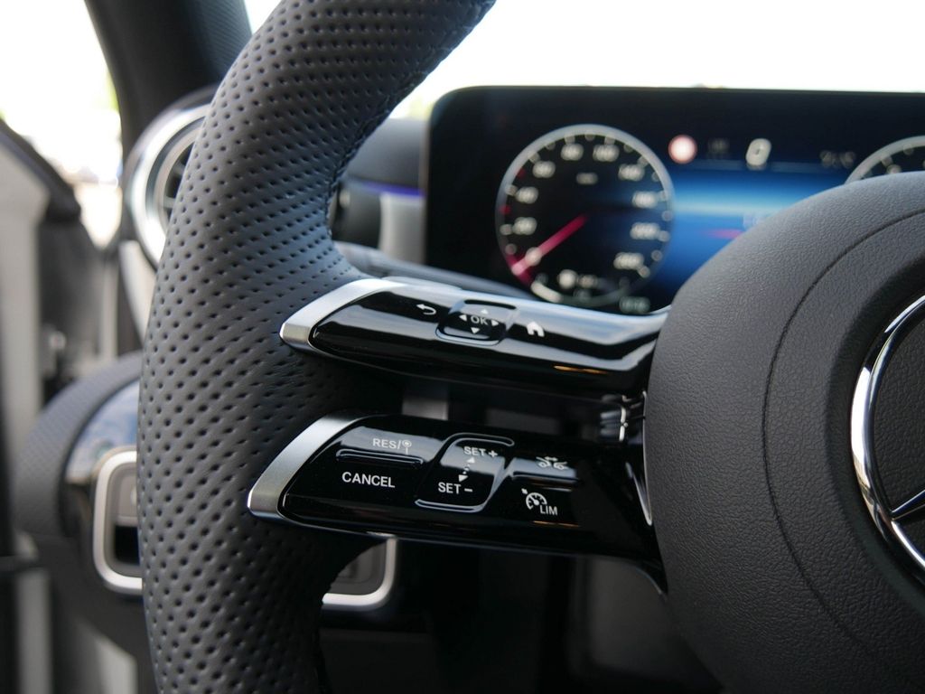 Mercedes-Benz A 200 Kompaktlimousine Special|AMG|PANO|DISTRO