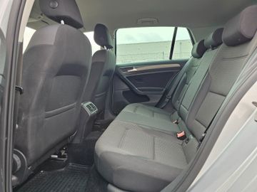 Volkswagen Golf - 6