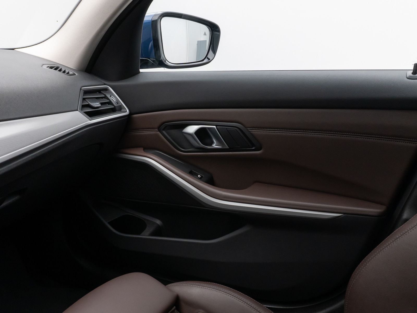 Fahrzeugabbildung BMW 330e xD Kamera HUD DAB Alarm Komfort LED Sport