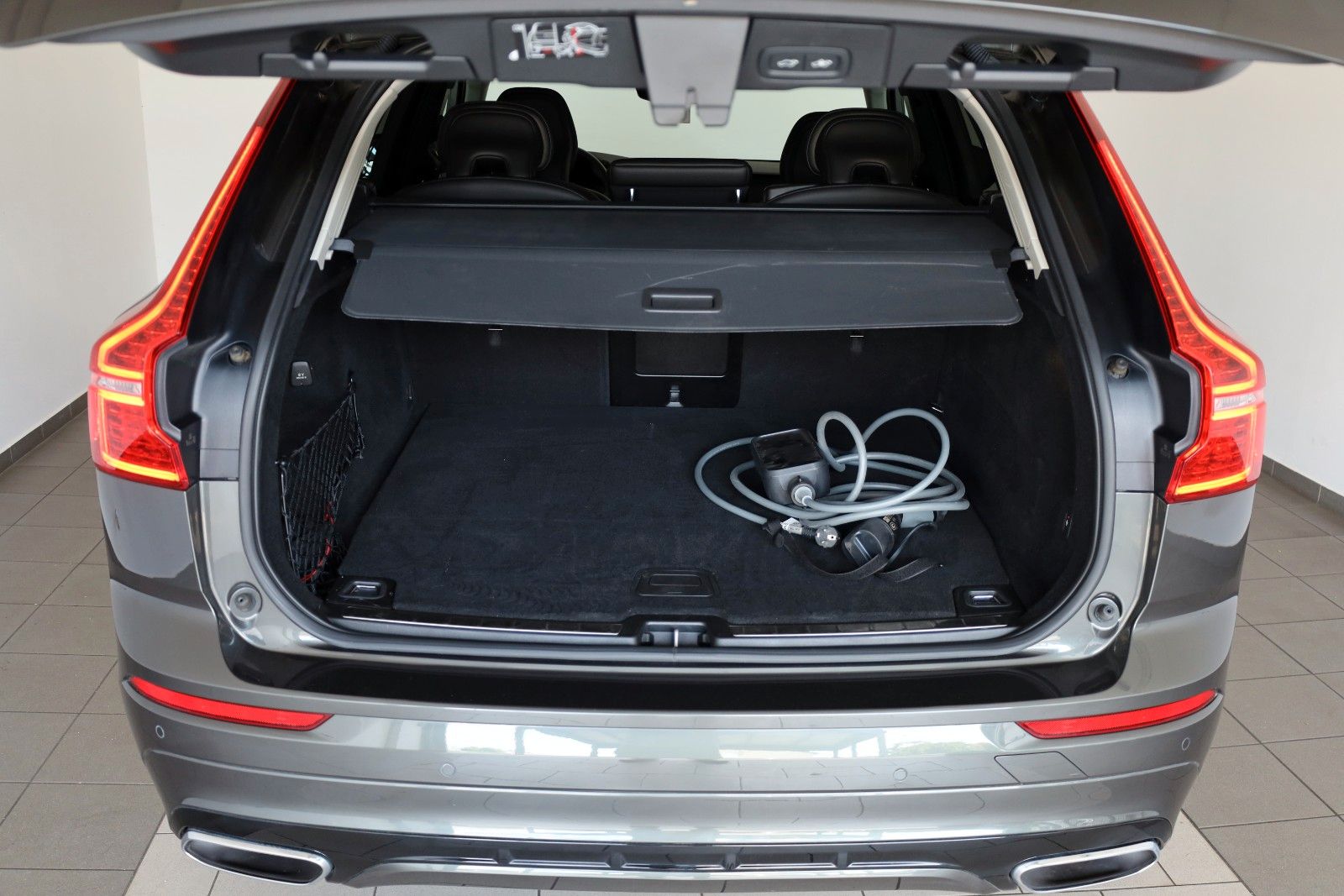 Fahrzeugabbildung Volvo XC60 T6 AWD R Design,HUD,Panoram,360°,4xSHAHK+WR