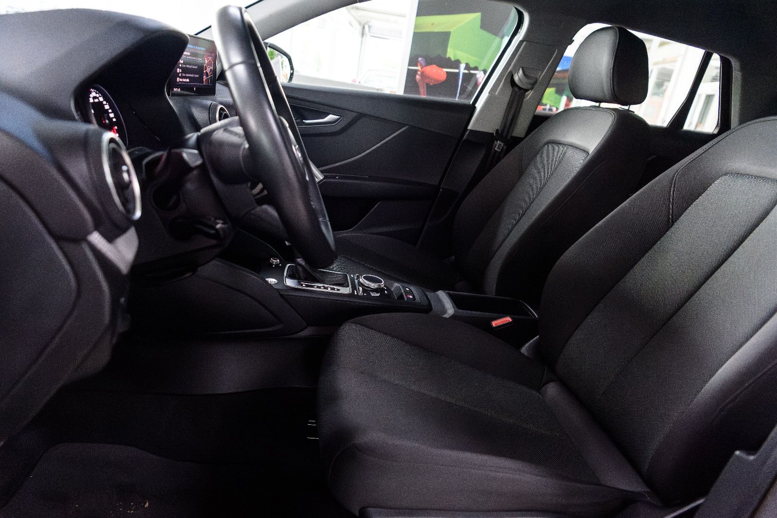 Fahrzeugabbildung Audi Q2 35 TFSI S tronic LED/SZH/NAVI
