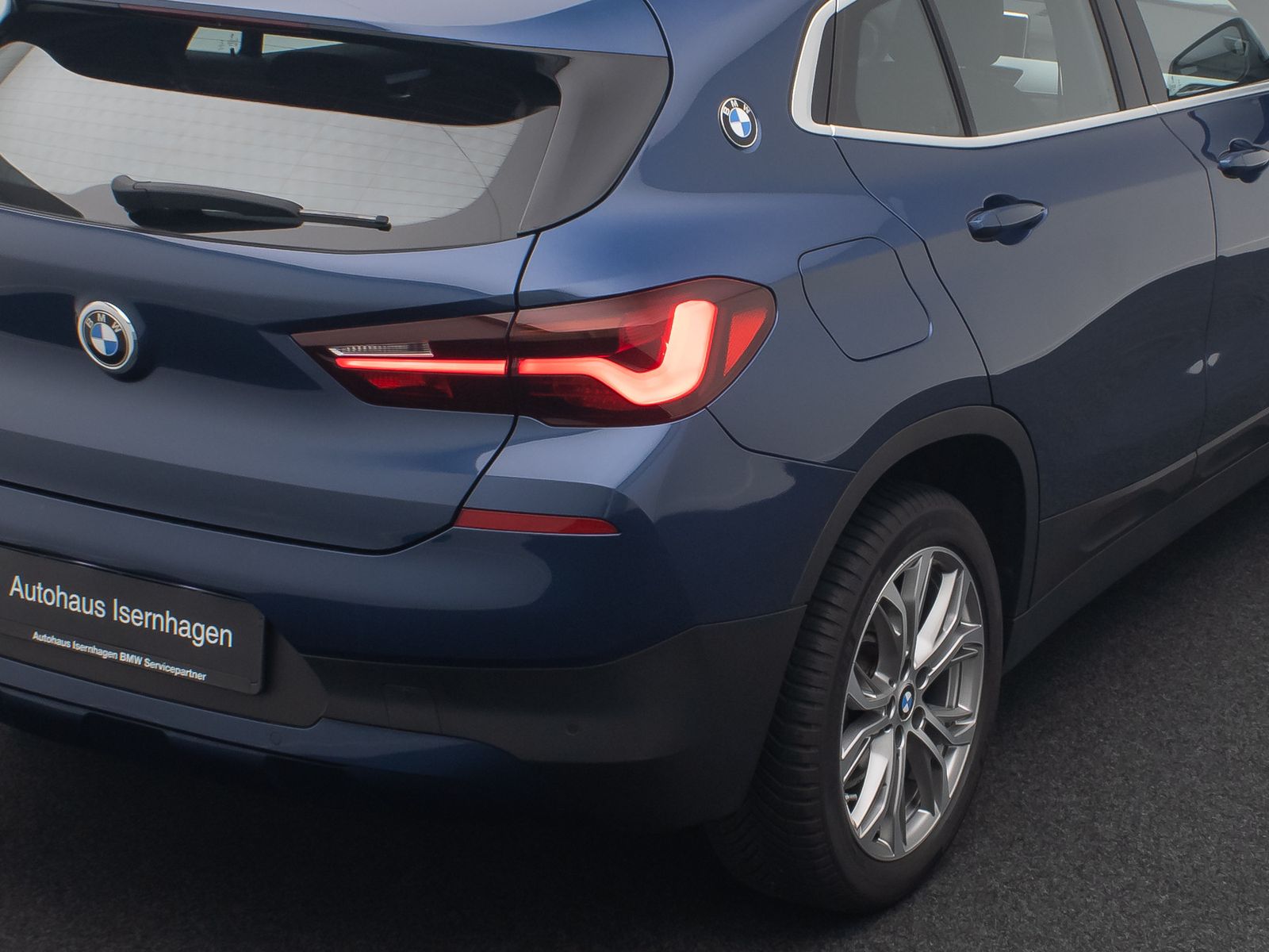 Fahrzeugabbildung BMW X2 sD18i GeschwindigReg DAB ParkAs Sportsitz 18"