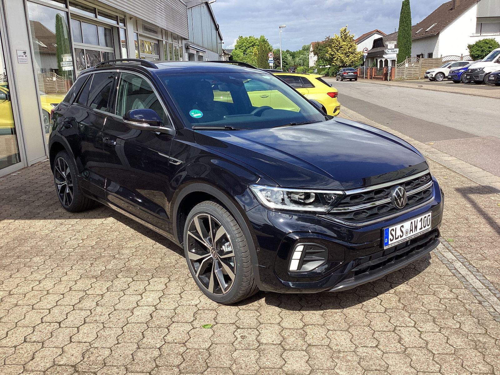 Fahrzeugabbildung Volkswagen T-Roc R-Line 1.5 TSI DSG Pano Kam LED