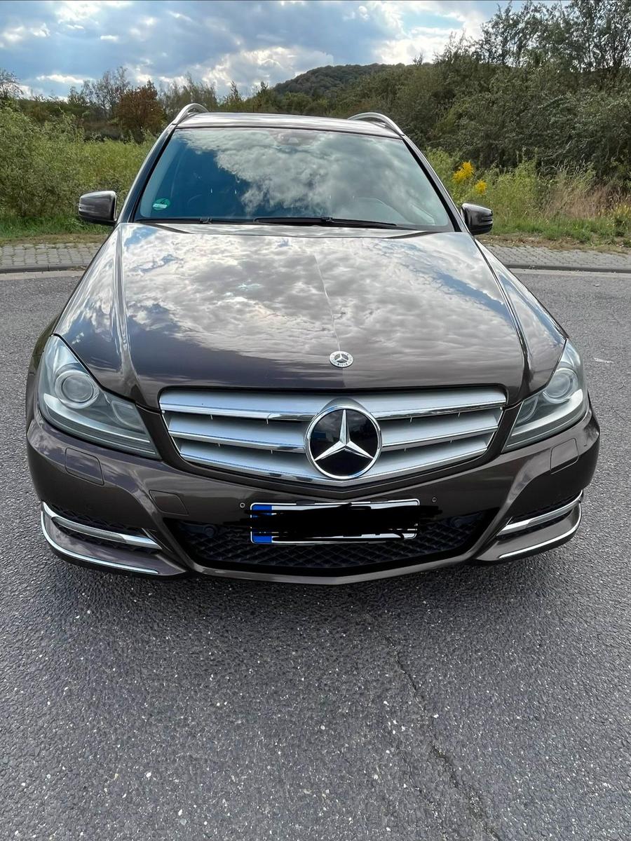 Mercedes-Benz 300 2012 — interior