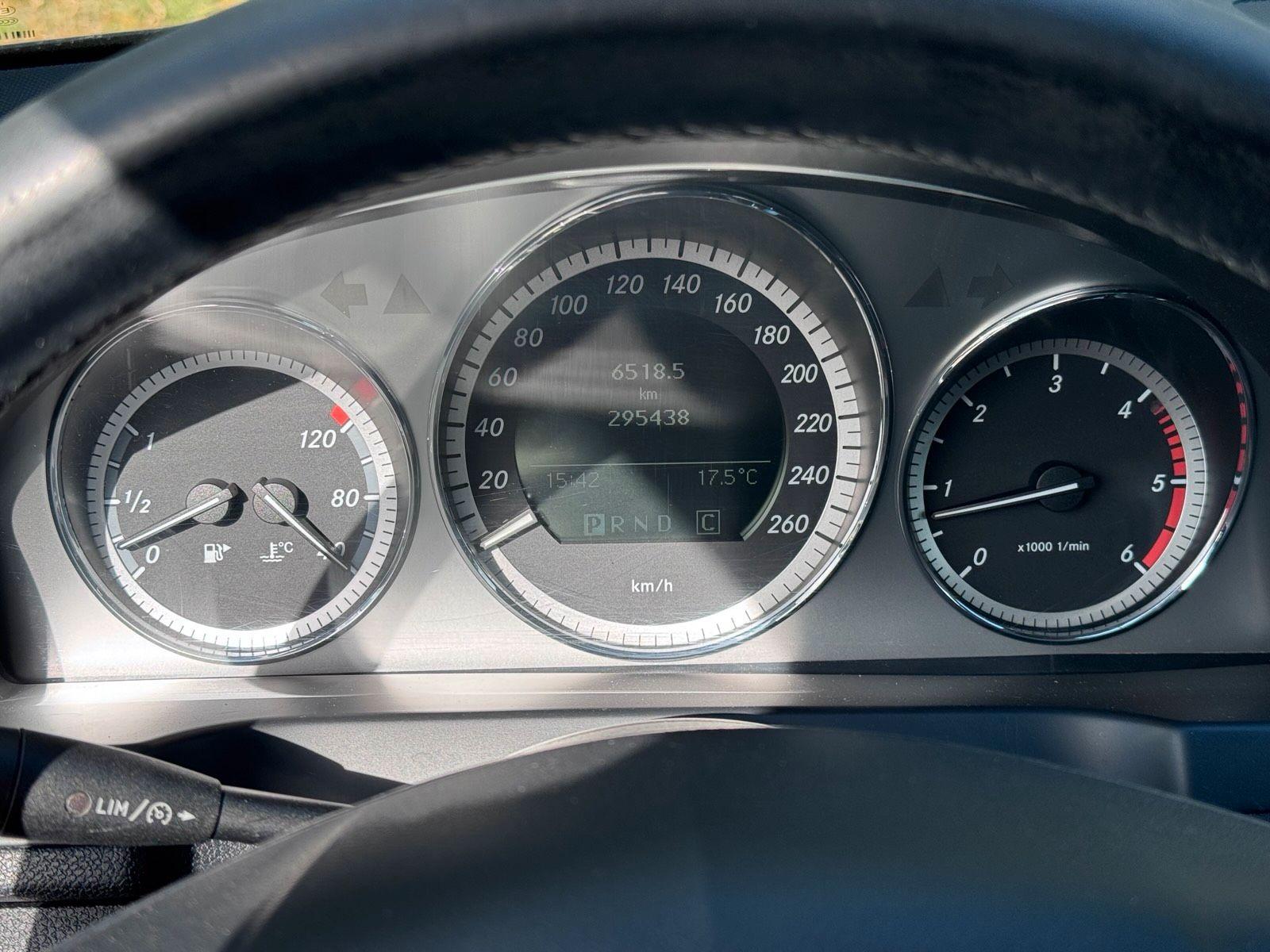 Mercedes-Benz C350 2009 — photo 14