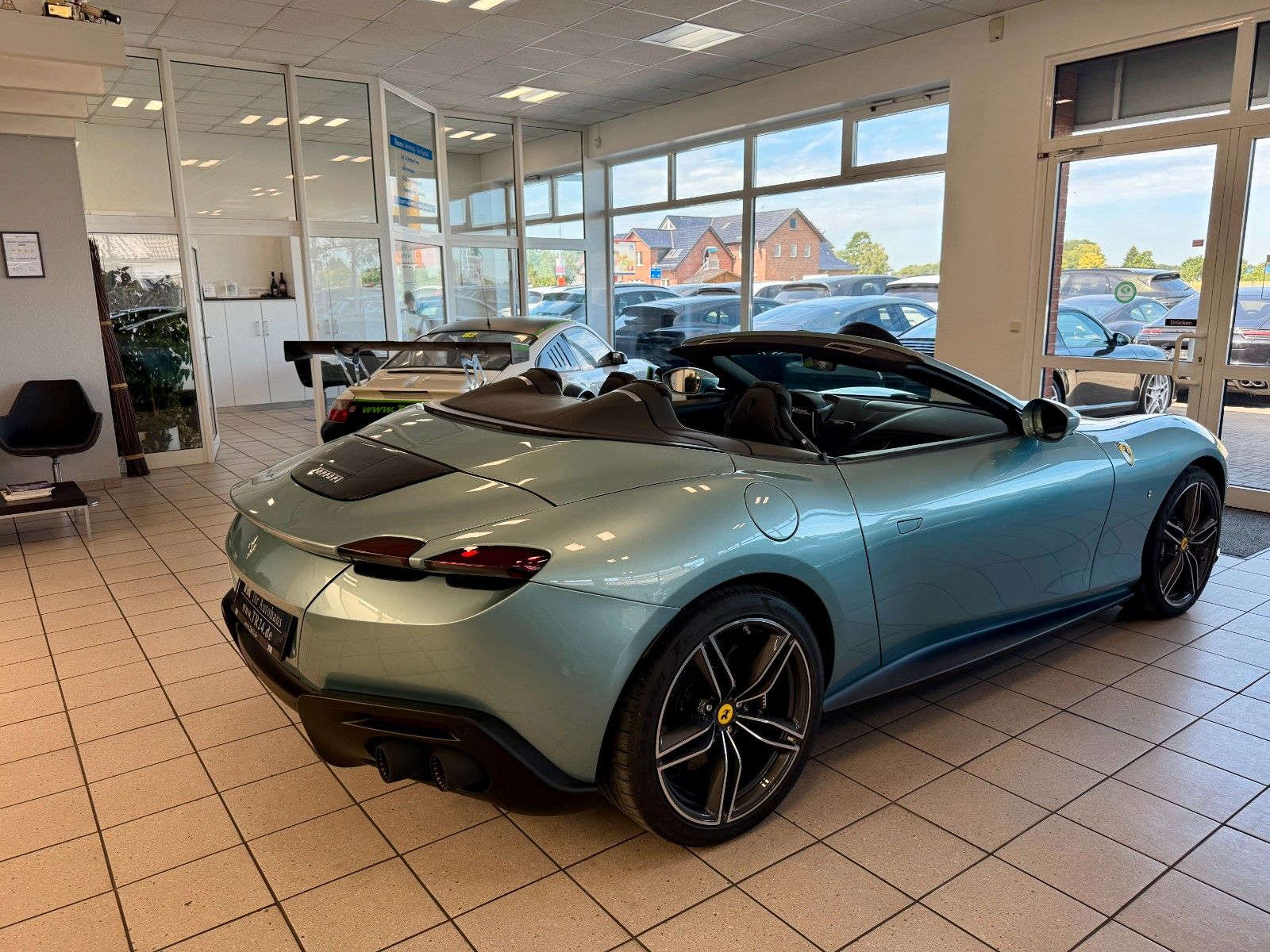 Fahrzeugabbildung Ferrari Roma Spider "SpecialColor"/JBL /Matrix /ACC/PPF