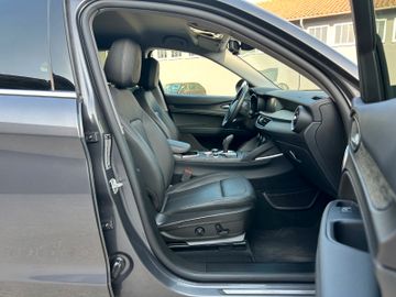 Fahrzeugabbildung Alfa Romeo Stelvio 2.0T AT8 Q4 Super H&K Leder Kamera AHK