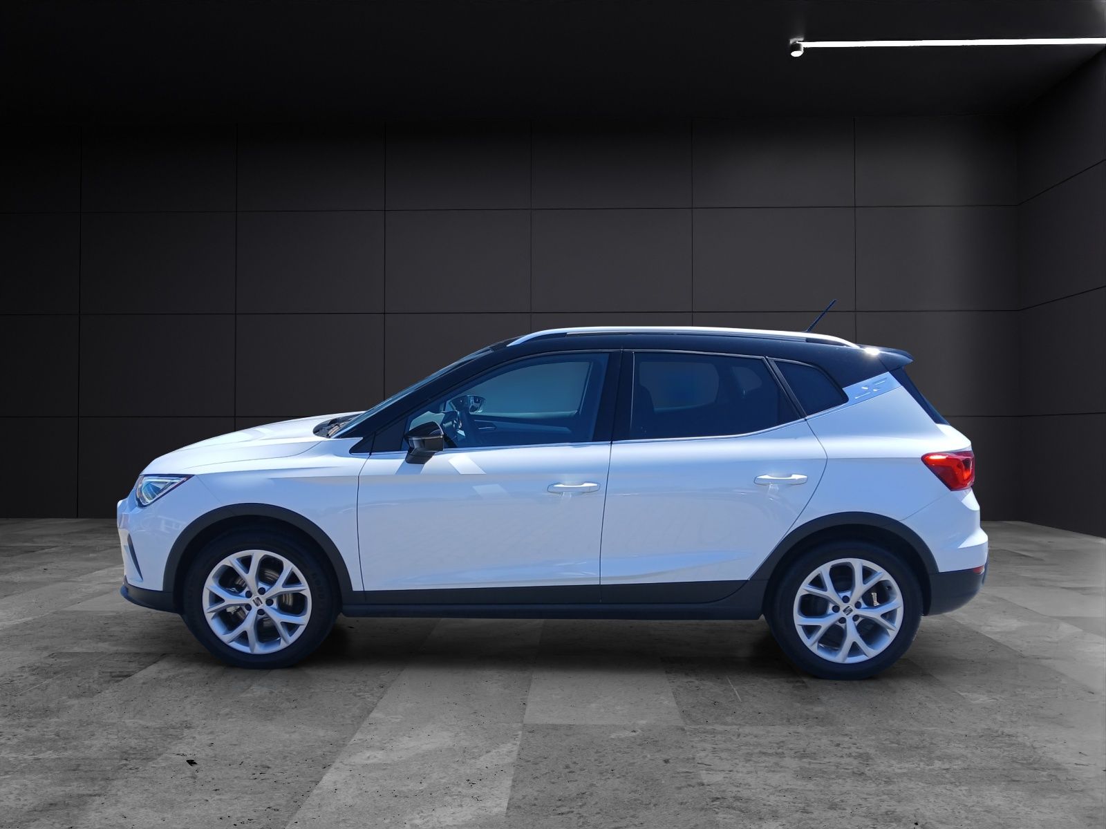 Fahrzeugabbildung SEAT Arona TSI FR-Line LED AID GRA PDC SH LM