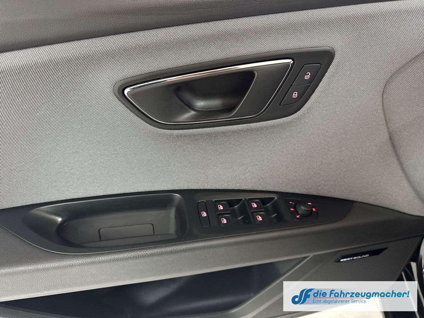 Fahrzeugabbildung SEAT Leon Ecomotive Style Navi LED Sperrdiff. Mehrzon