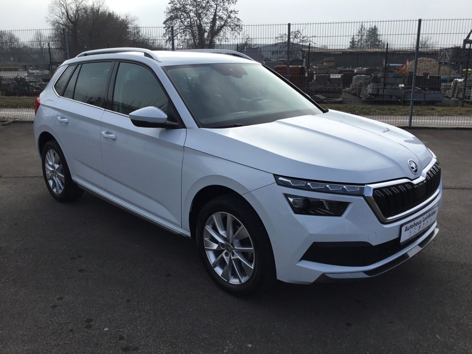 Fahrzeugabbildung SKODA Kamiq 1.0 TSI DSG Style+AHK+LED+el.Heckklappe