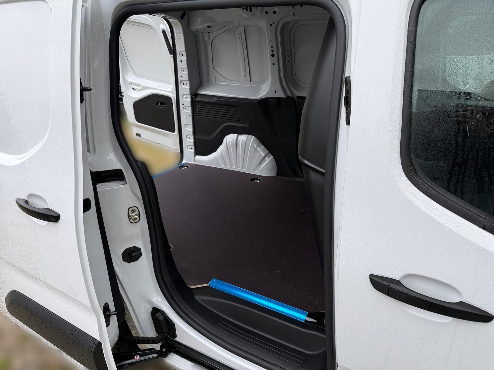 Fahrzeugabbildung Opel Combo Cargo M Diesel 100