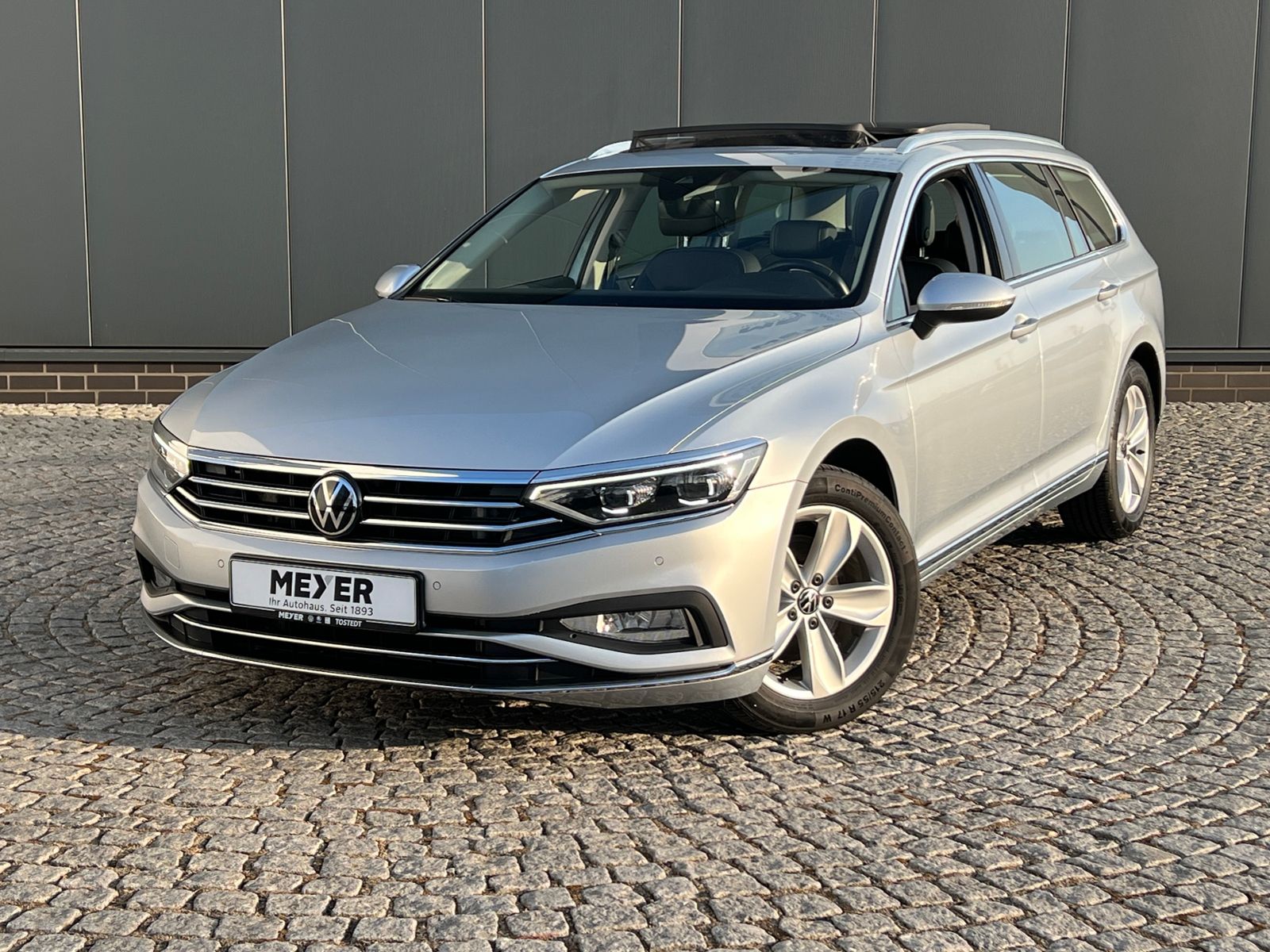 Fahrzeugabbildung Volkswagen Passat Variant Elegance 2.0 TDI DSG *AHK, IQ.Lig