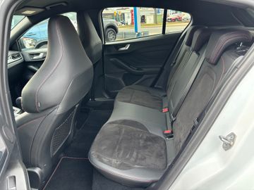 Ford Focus 2.3 EcoBoost ST X NaviLEDTrack-Paket