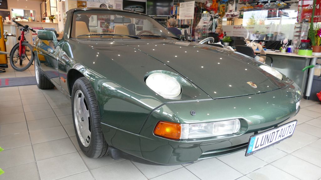 Porsche 928