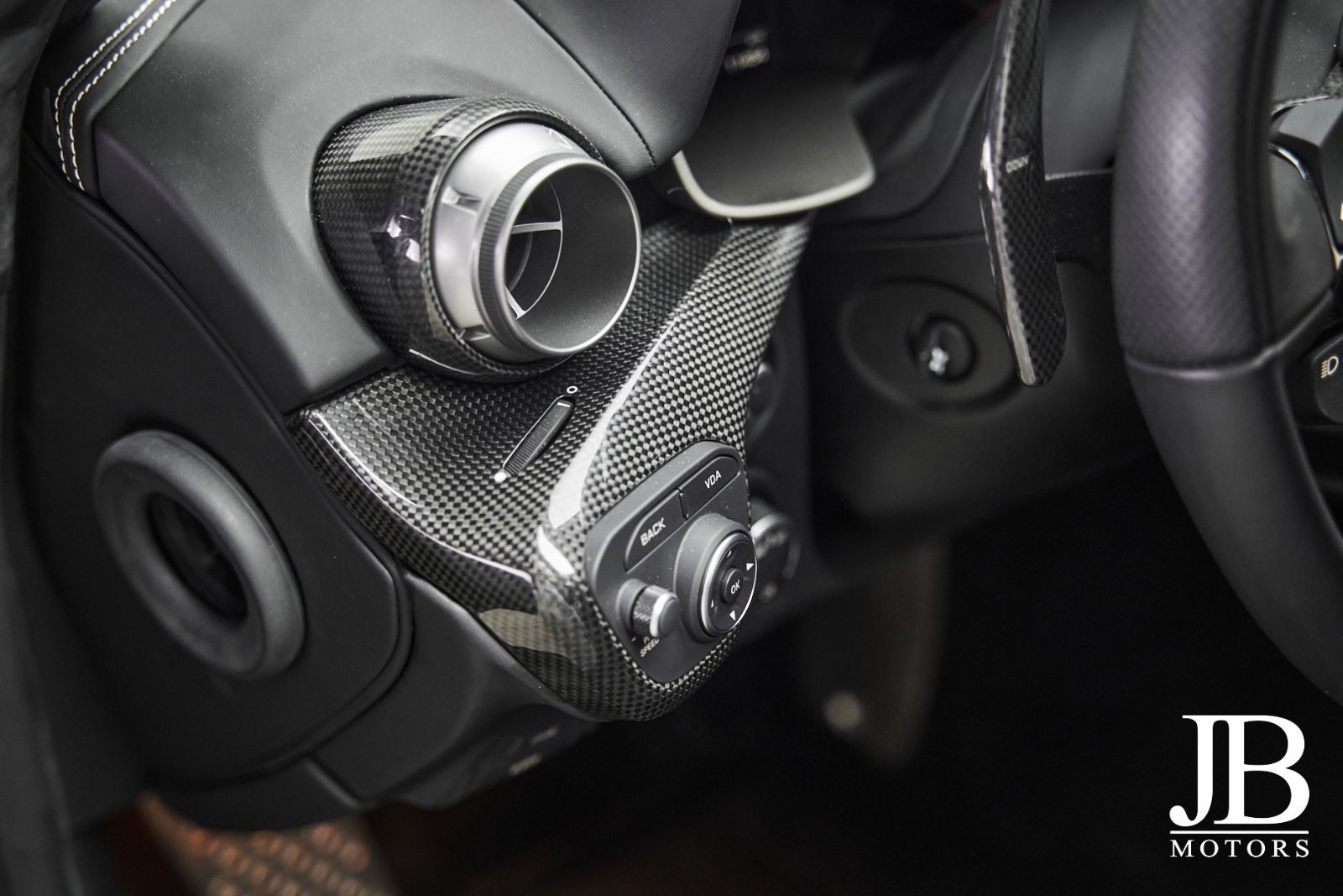 Fahrzeugabbildung Ferrari F12 Carbon Lift LED JBL Kamera Electric Seats