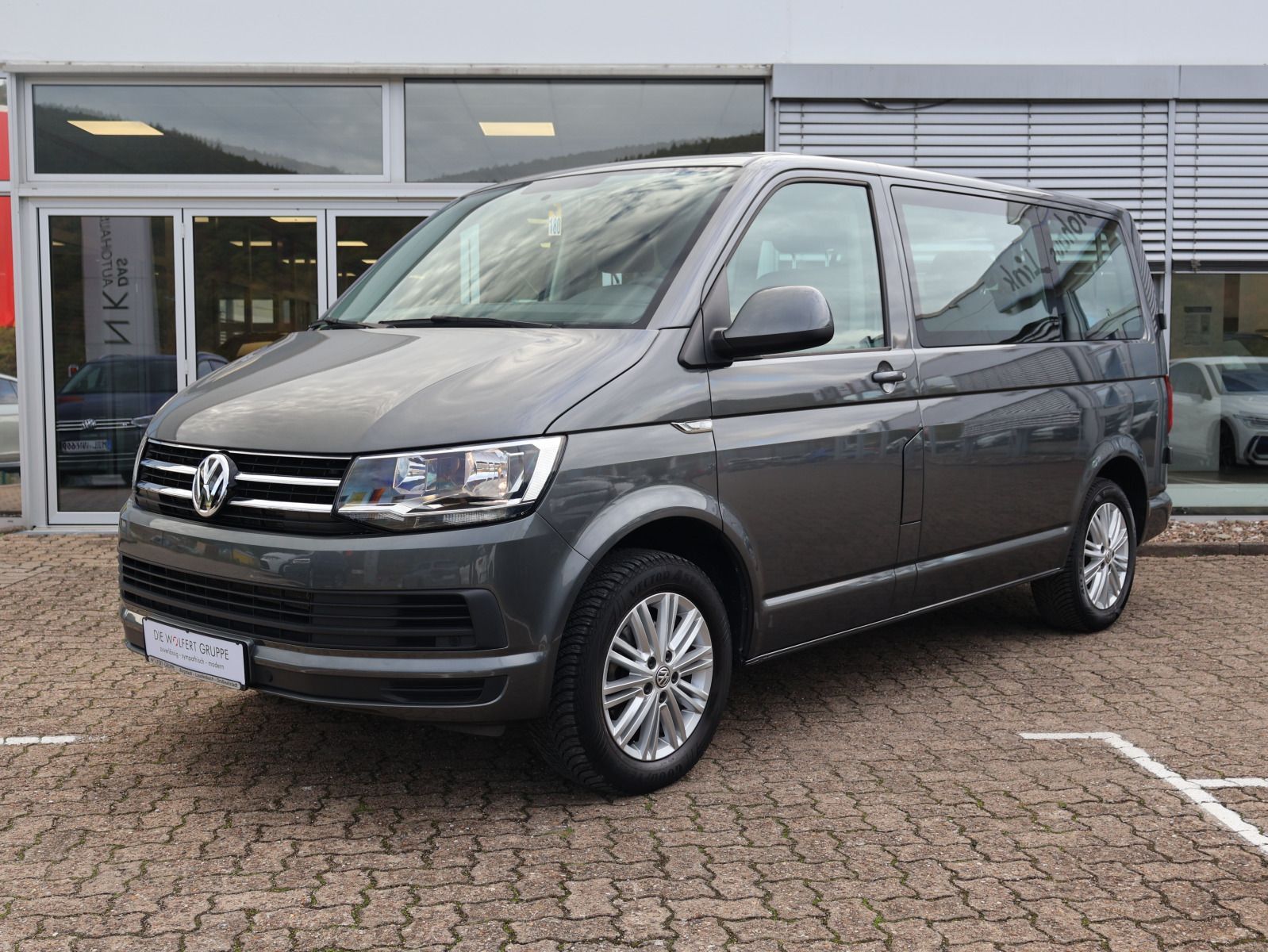 Volkswagen T6 Caravelle Comfortline 2.0 TDI DSG AHK PDC imagem 2