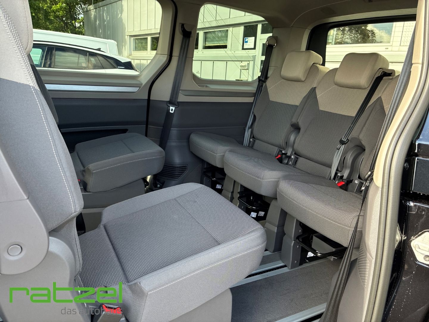 Fahrzeugabbildung Volkswagen T7 Multivan Energy 2.0 TDI 7-SITZER AHK+IQ.LIGHT