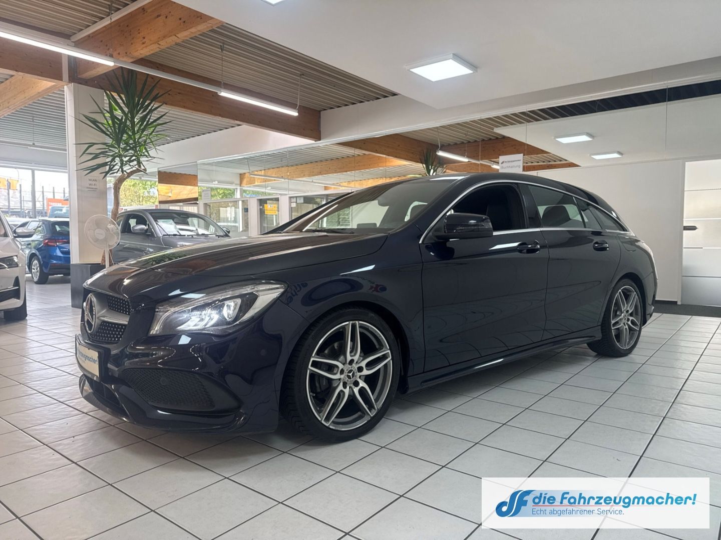 Fahrzeugabbildung Mercedes-Benz CLA 180 Shooting Brake AMG Sportpaket Navi LED *