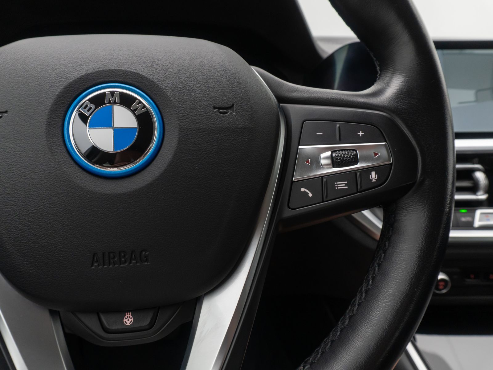 Fahrzeugabbildung BMW 320e Sport Line DAB CockPitPr Lenkrhzg AHK Alarm