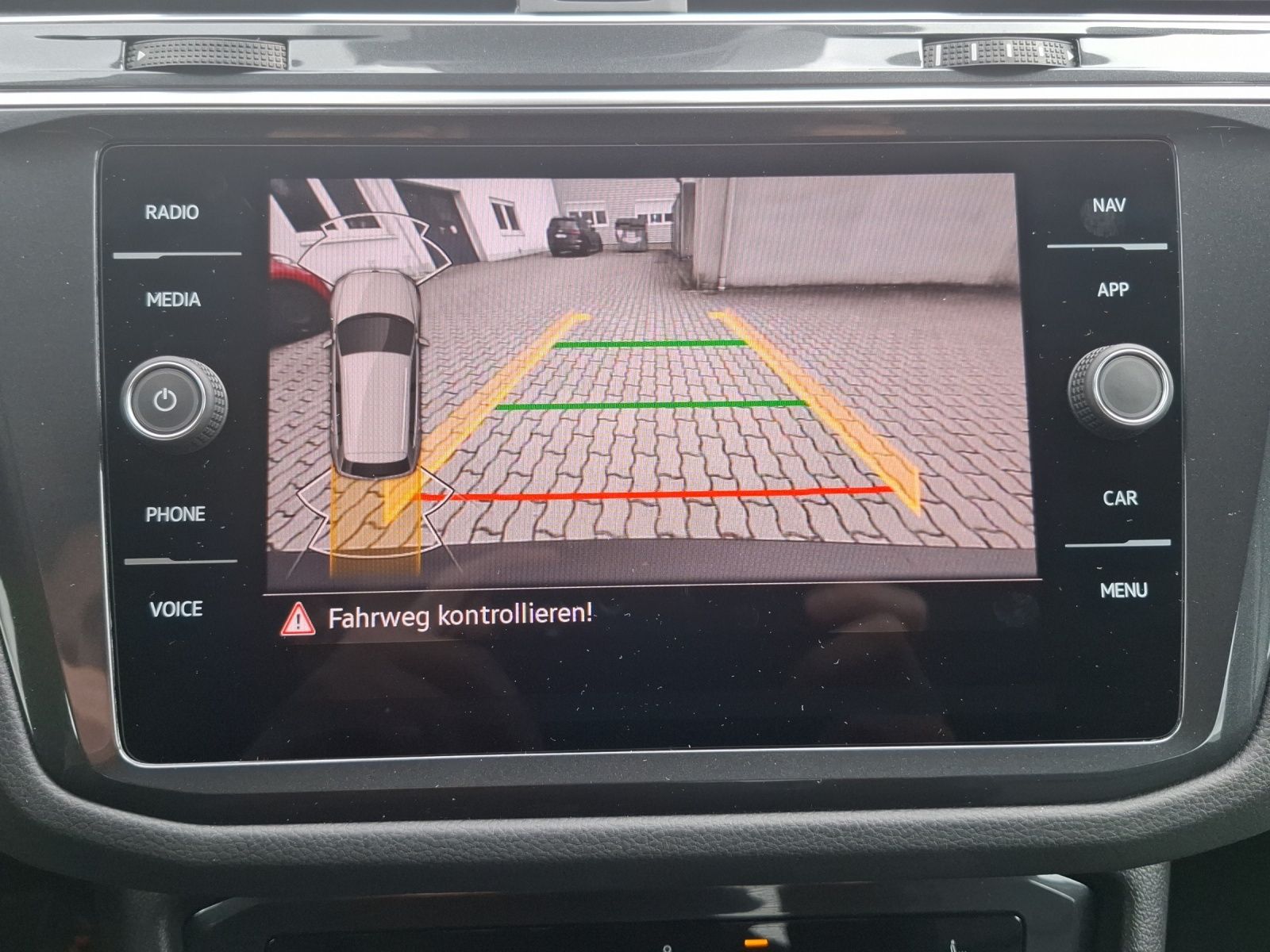 Fahrzeugabbildung Volkswagen Tiguan TSI Life DSG LED AHK Navi ACC RFK SH
