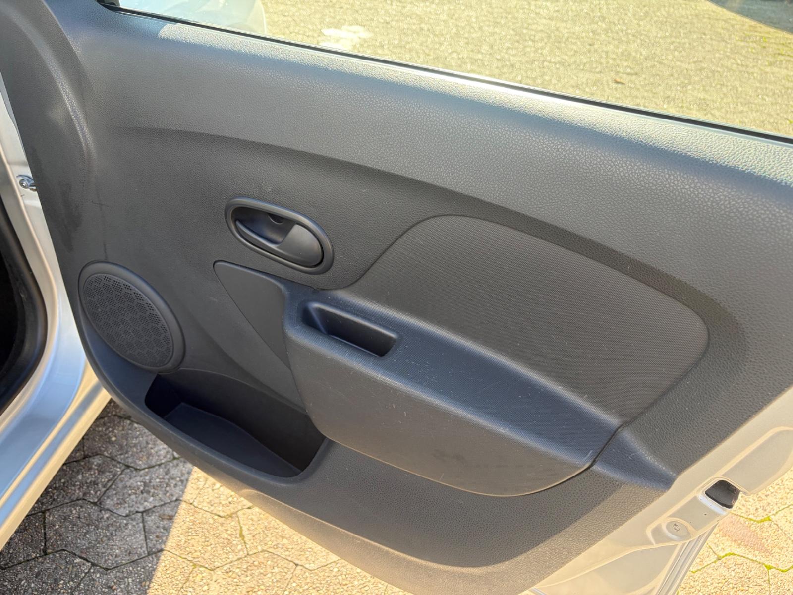 Dacia Logan 2014 — photo 18
