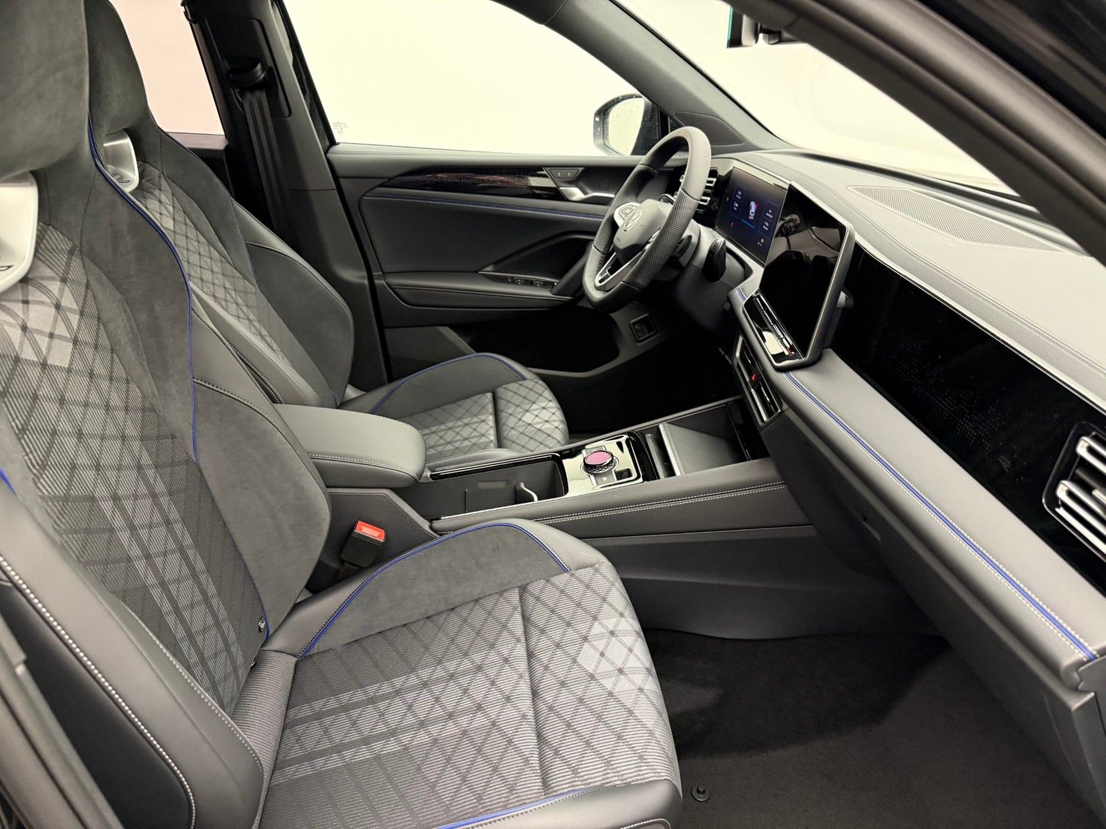 Volkswagen Tiguan 1.5 eHybrid DSG R Line BlackKomforIQDrive imagem 3