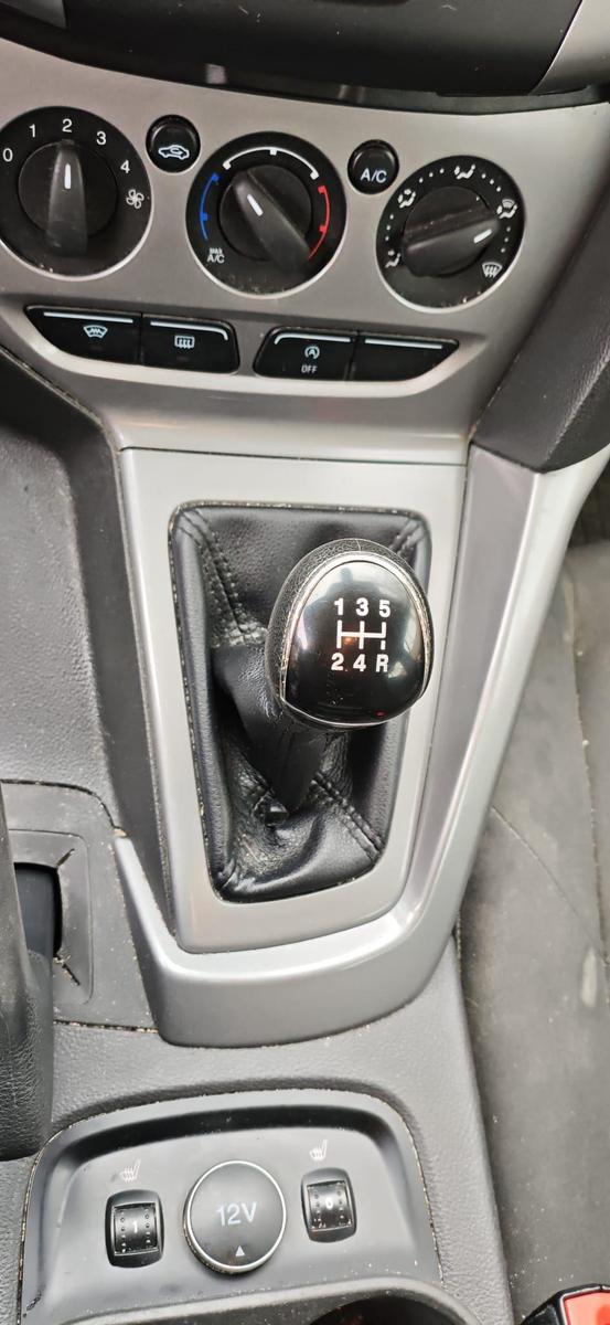 Ford Focus 2013 — photo 17