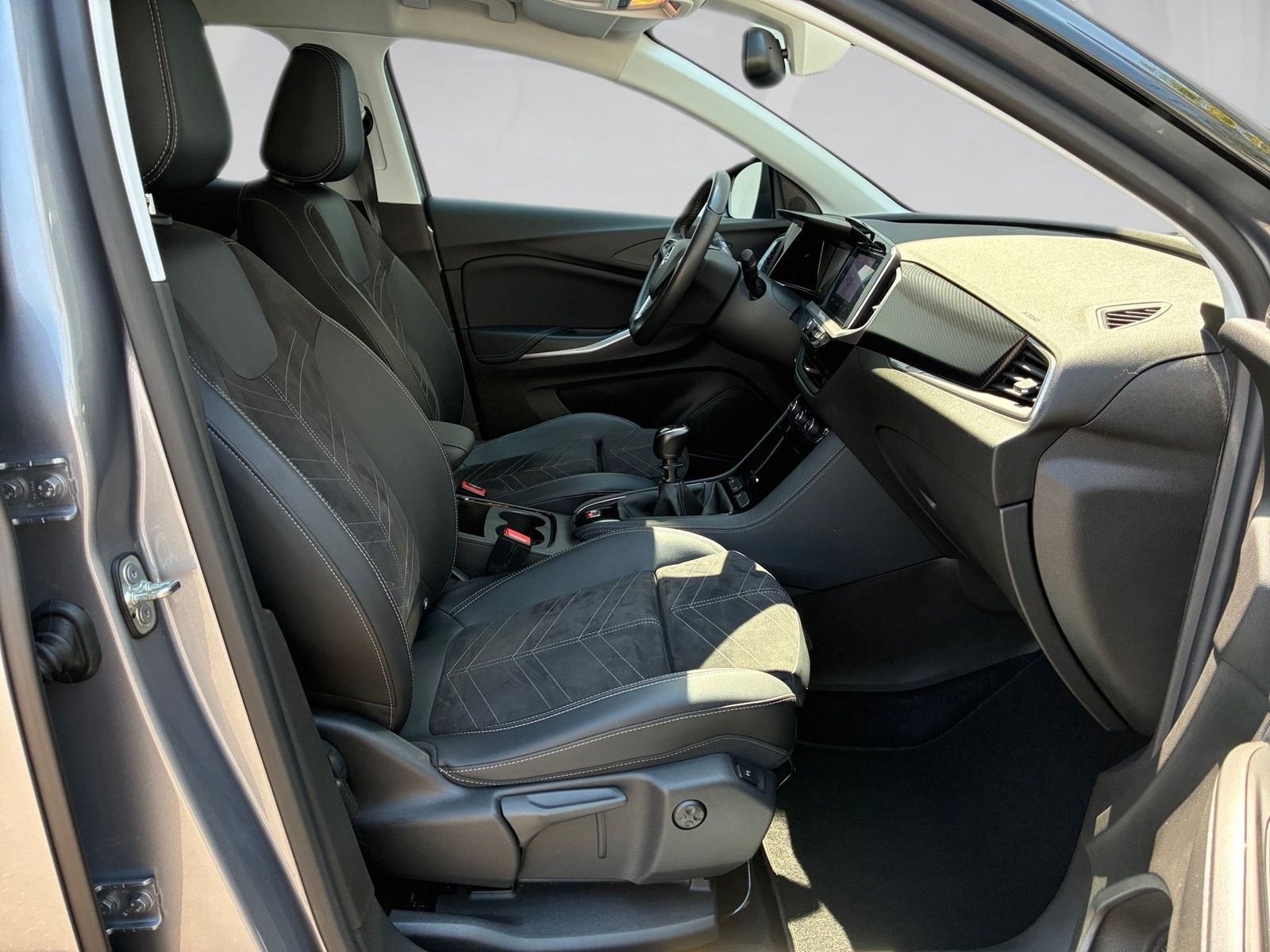 Fahrzeugabbildung Opel Grandland 1.2 Turbo Elegance 360,KlimaA,LED,Navi