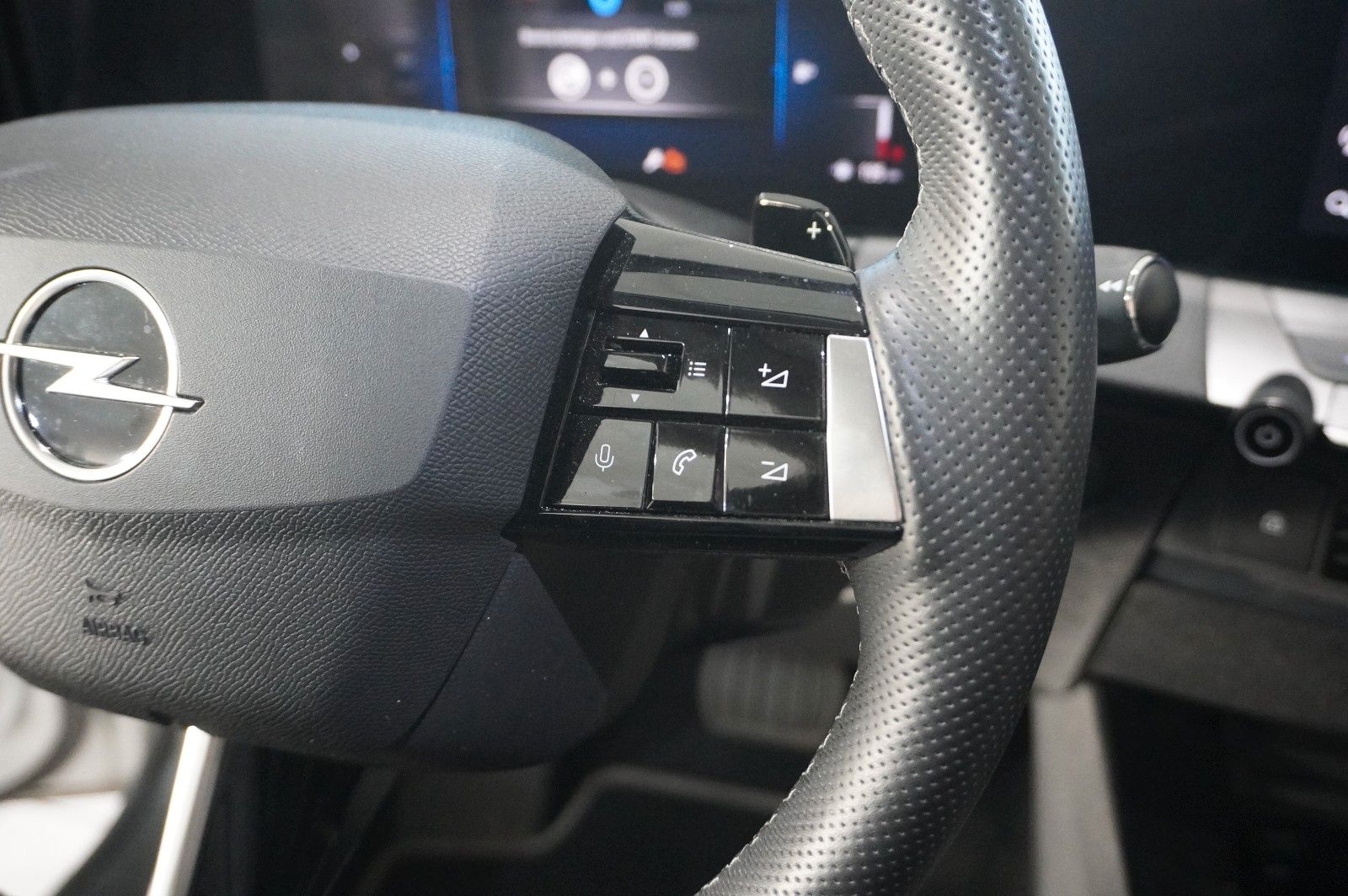 Fahrzeugabbildung Opel Astra L Lim. 1.6 HYBRID ELEGANCE NAVI/LED/KAMERA
