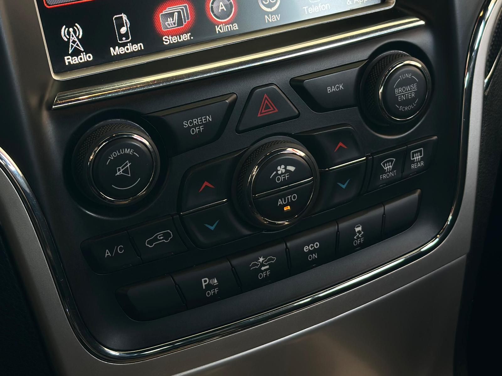 JEEP Grand Cherokee 6.4 HEMI SRT* BIXEN#LH#PANO#ACC - Image 14