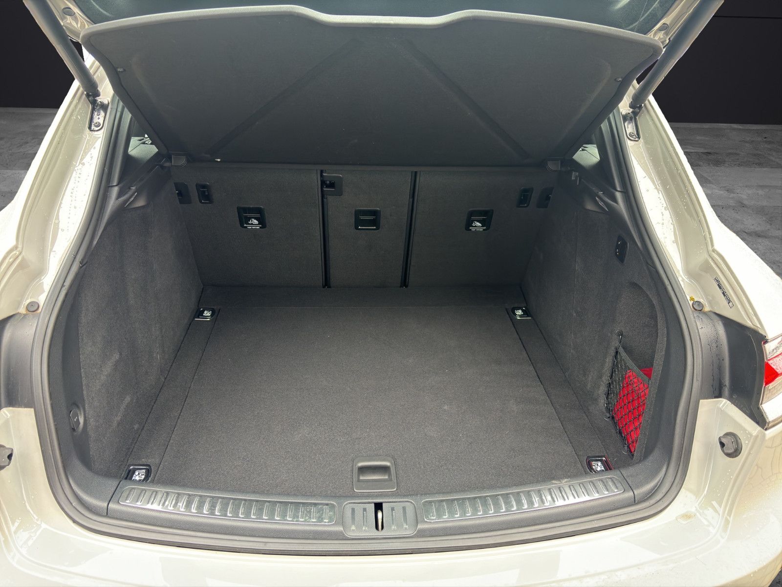 Fahrzeugabbildung Porsche Macan S* Navi*Kamera*AHK* PASM*Sitzheizung*