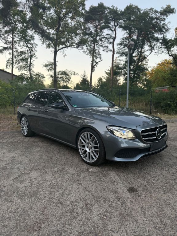 Image of Mercedes-Benz E 300