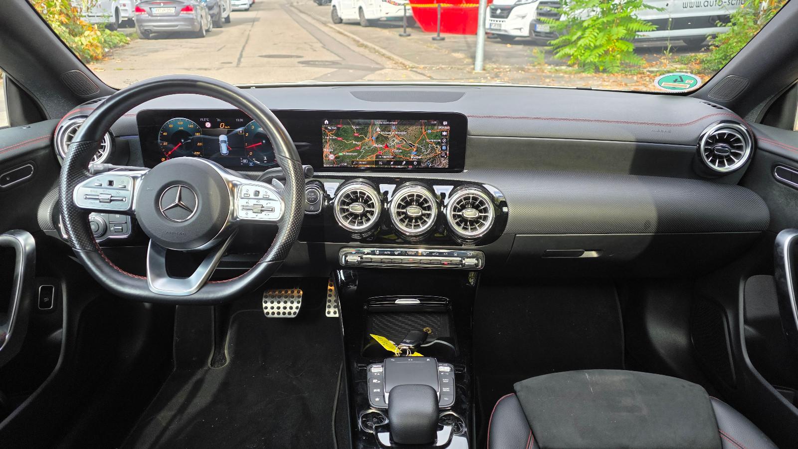 Mercedes-Benz CLA 250 Shooting  4Matic AMG*Pano*Navi*SHZ*LED*