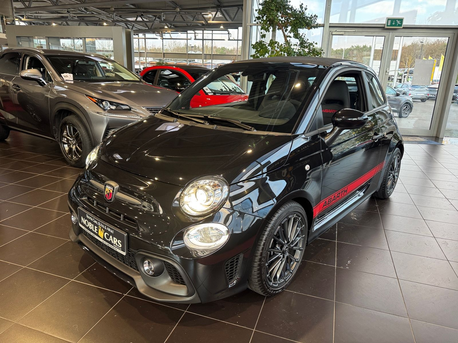 Fahrzeugabbildung Abarth 695C SABELT KLIMA BEATS NAV PDC ALU