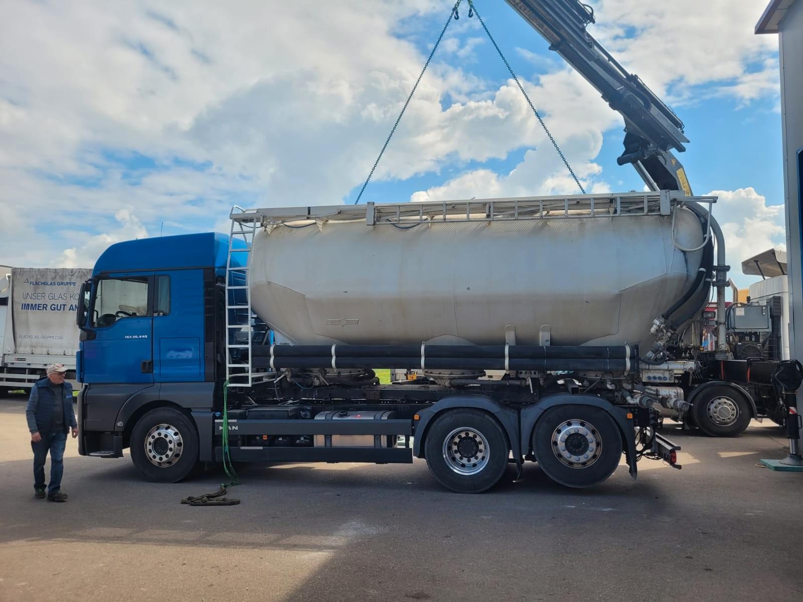 MAN TGX 26.440 E6 Spitzer Silo zum aufbauen