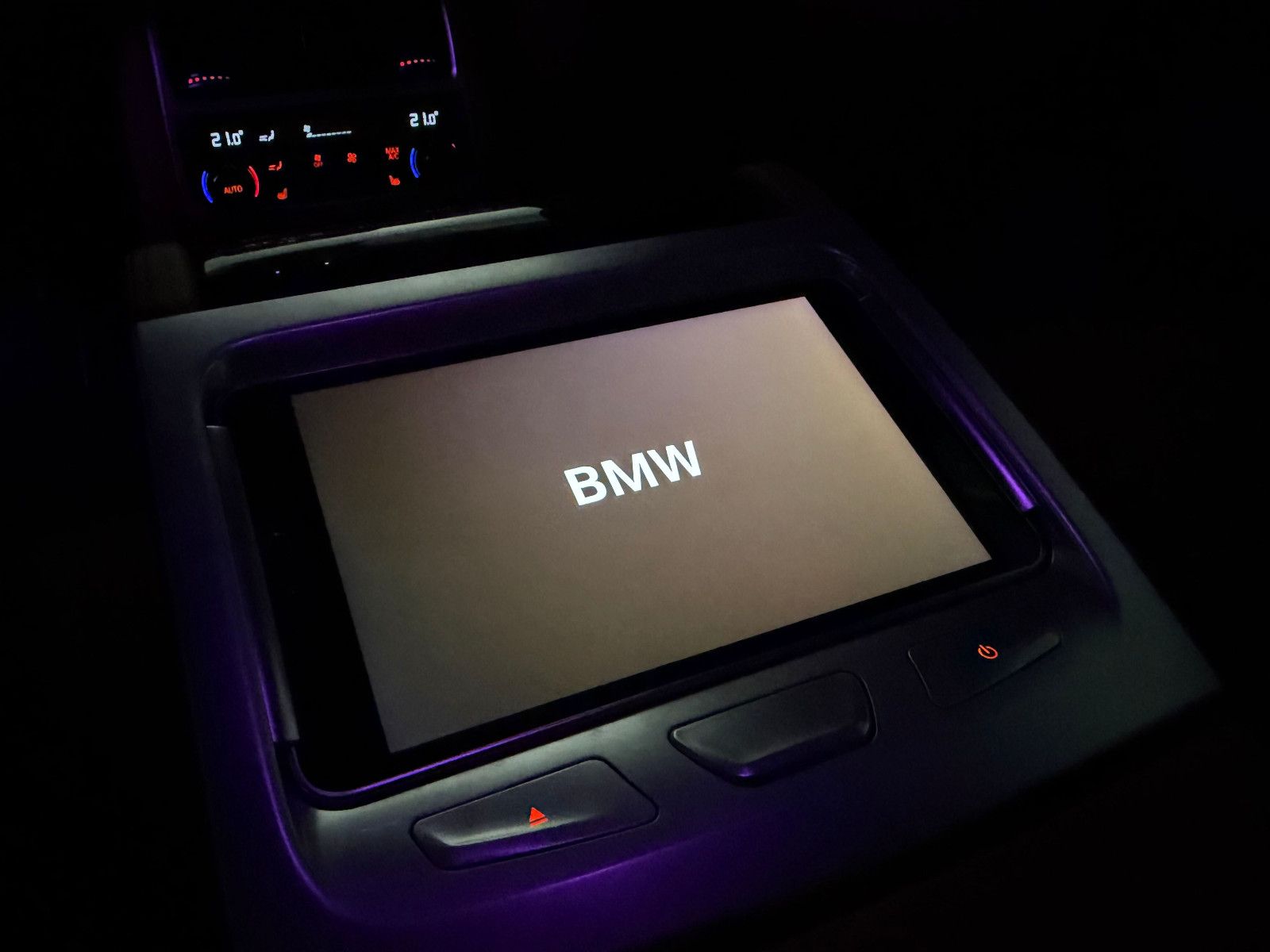 Fahrzeugabbildung BMW 740 d xDrive M SPORT/LASER/HuD/ACC/AHK/LIVE PLUS