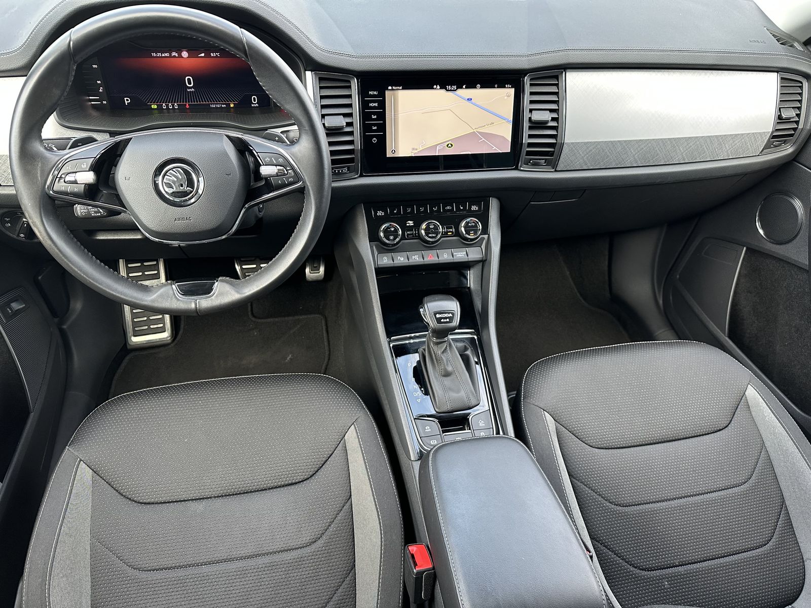 Fahrzeugabbildung SKODA Kodiaq 2.0 TDI DSG Tour 4x4 NAV+LED+AHK+360°+VC