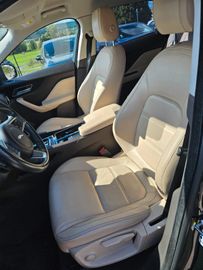 Jaguar F-Pace - 8