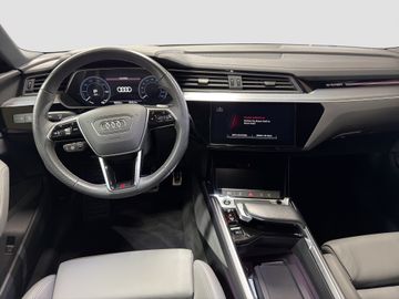 Audi Q8 e-tron - 11
