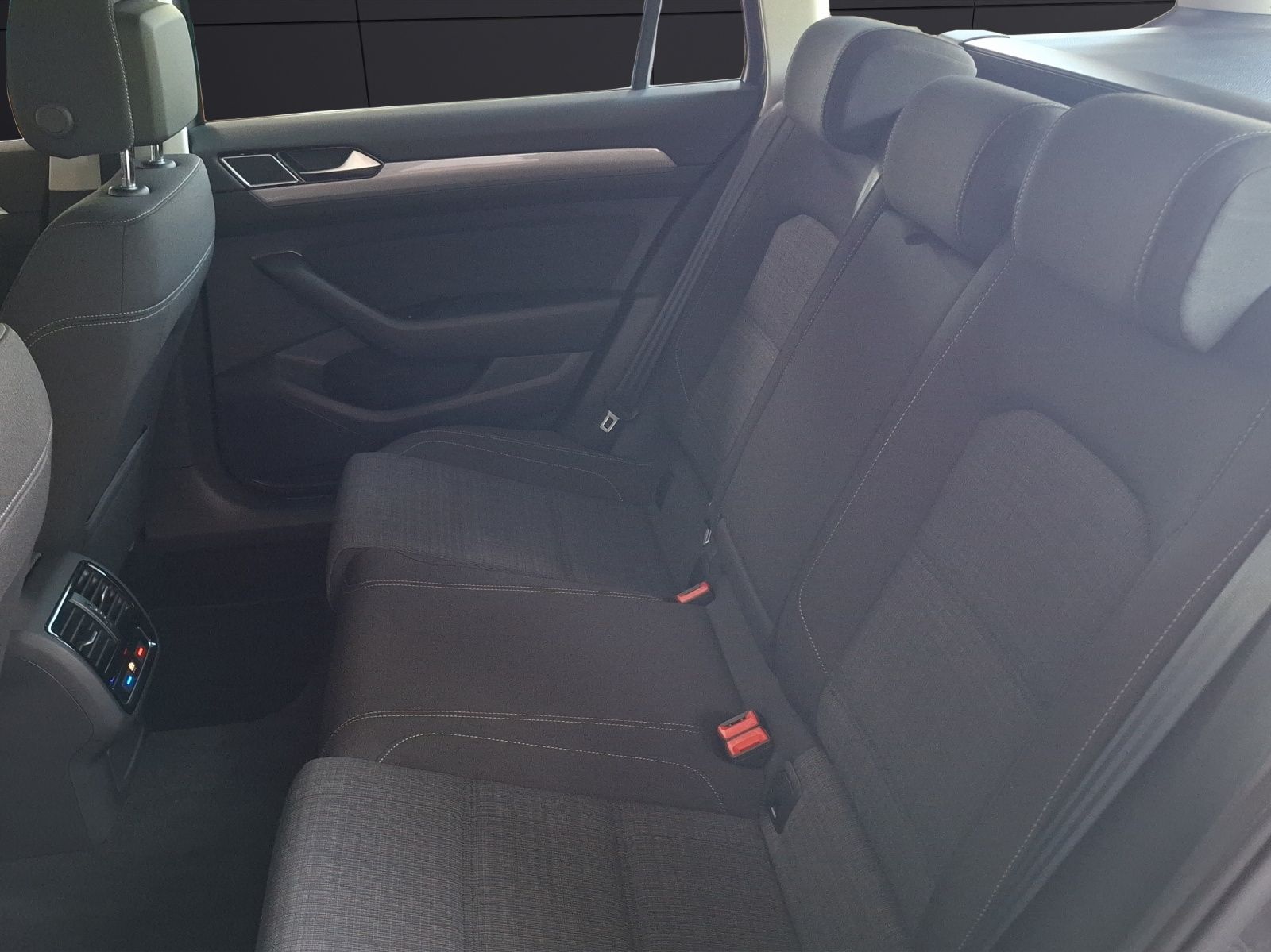 Fahrzeugabbildung Volkswagen Passat Variant TSI Business DSG Matrix Navi ACC